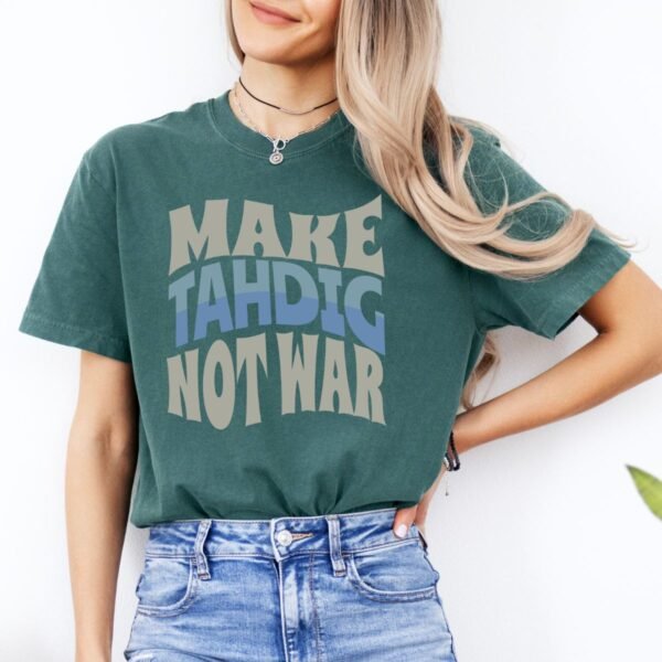 Make Tahdig Not War | Persian Crunchy Rice Cozy Unisex T-Shirt - Image 12