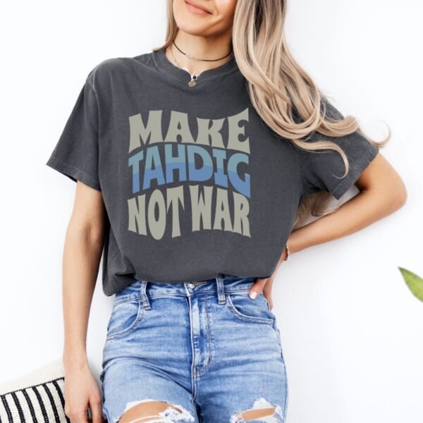 Make Tahdig Not War | Persian Crunchy Rice Cozy Unisex T-Shirt - Image 9
